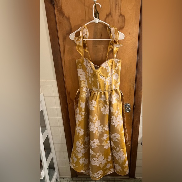 V. Chapman Vera Dress in Gold Baroque Floral - Picture 2 of 2
